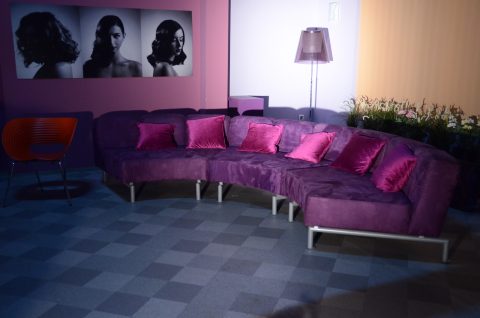 Ljubičasta sofa