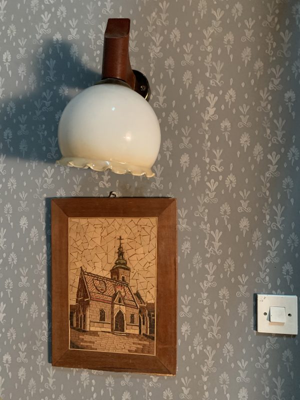 Vintage drvena zidna lampa