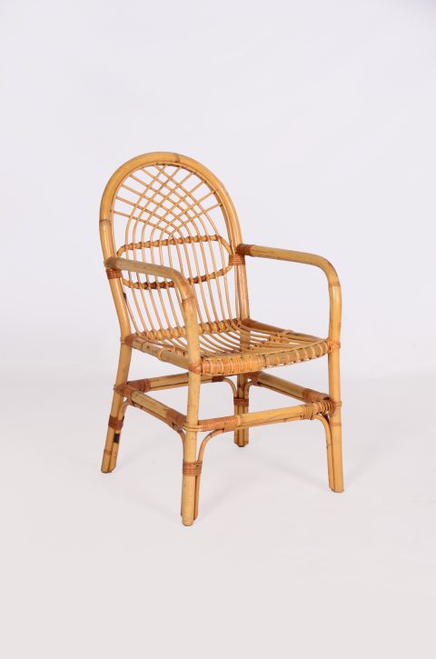 ratan stolica s naslonima za ruke