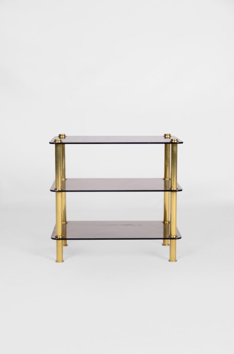 stolić sa staklenim policama