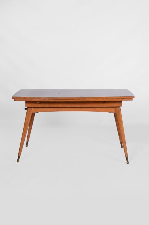 pravokutni drveni stolić