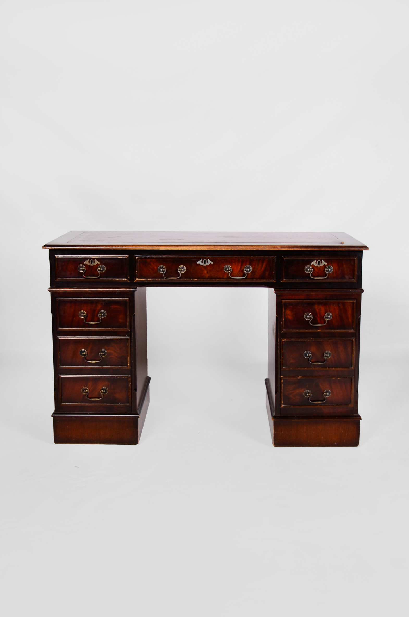 STOL_086 tamni drveni stol